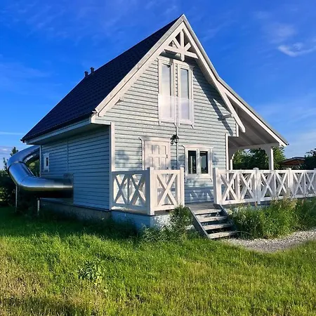 Hotel świata - Domek Ze Zjeżdżalnią
