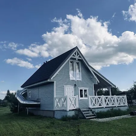 Hotel świata - Domek Ze Zjeżdżalnią