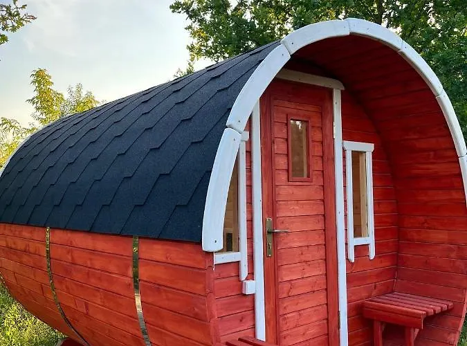 Hotel świata - Domek Ze Zjeżdżalnią *