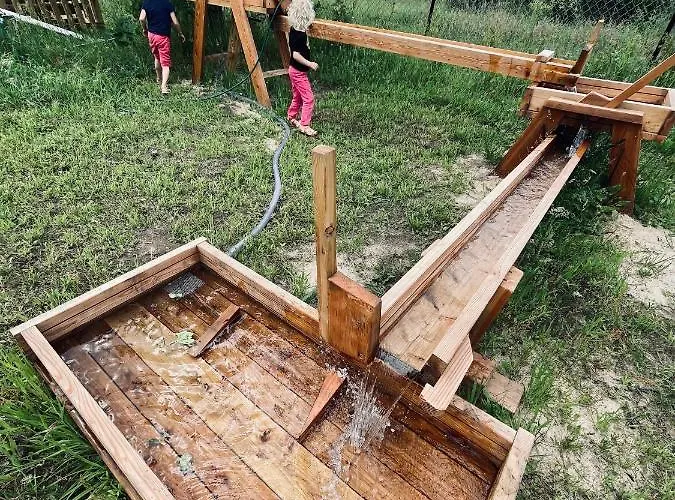 Hotel świata - Domek Ze Zjeżdżalnią *