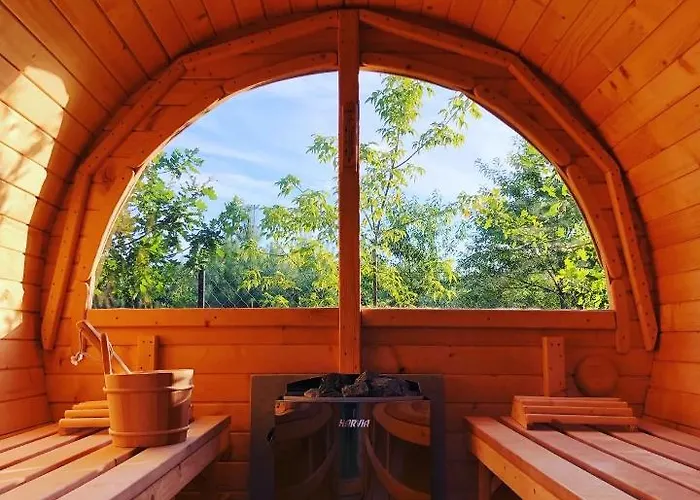 Hotel świata - Domek Ze Zjeżdżalnią